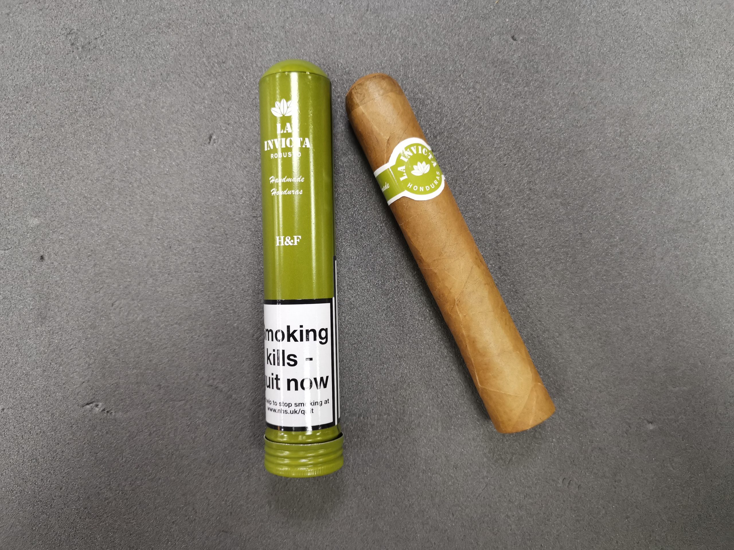 La Invicta Robusto Cigar (Honduran)